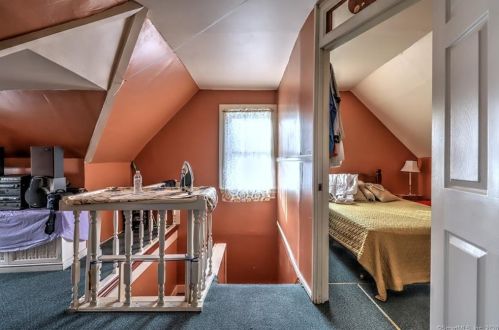 76 Savoy St, Bridgeport CT 06606-4122 exterior