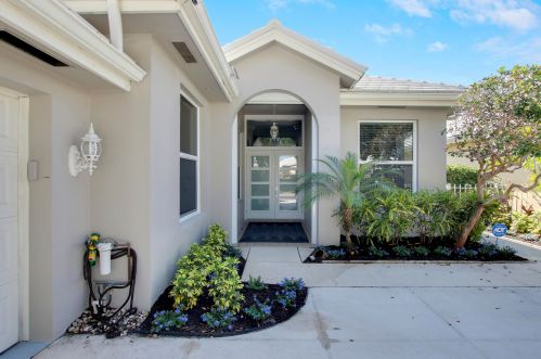 966 Bear Island Cir, West Palm Beach FL  33409-2062 exterior