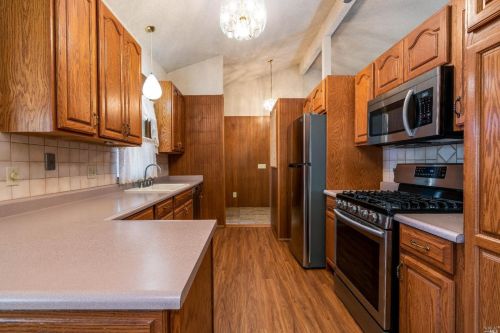 1681 Despina Dr, Ukiah, CA 95482-3219
