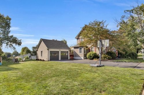 124 Oxford St, Manchester, CT 06042-3545