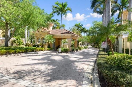 2402 San Pietro Cir, West Palm Beach, FL 33410-2970