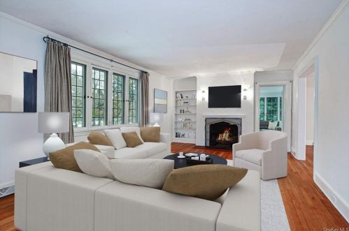 23 Lewis Ave, Hartsdale NY  10530-2803 exterior