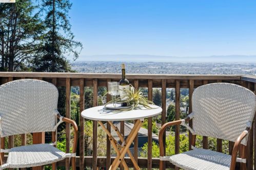 8017 Crest Ave, Oakland CA  94605-3611 exterior