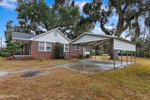2616 Mossy Oaks Rd, Beaufort, SC 29902-6566