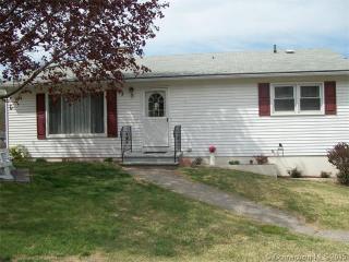 12 Broadway St, Waterbury, CT 06705-3804