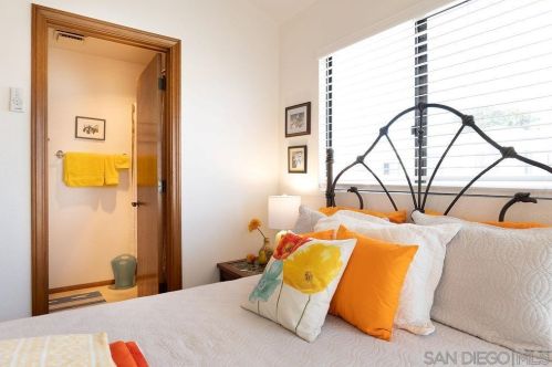 1159 Pacific Beach Dr, San Diego CA  92109-5149 exterior