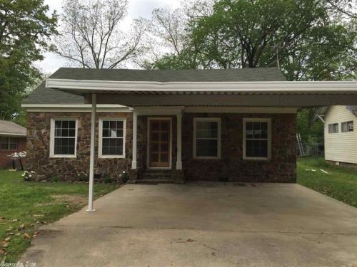 825 Ctr St, Conway AR  72034-5246 exterior