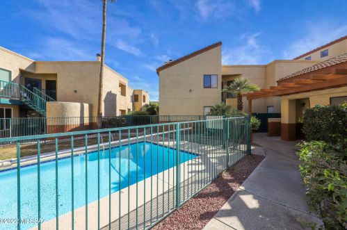 3690 Country Club Rd, Tucson AZ  85713-6219 exterior