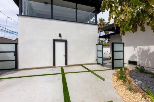 3841 Pacific Ave, Long Beach CA  90807-3227 exterior