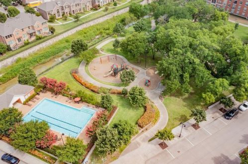 644 Greenville Ave, Richardson TX  75081-4111 exterior