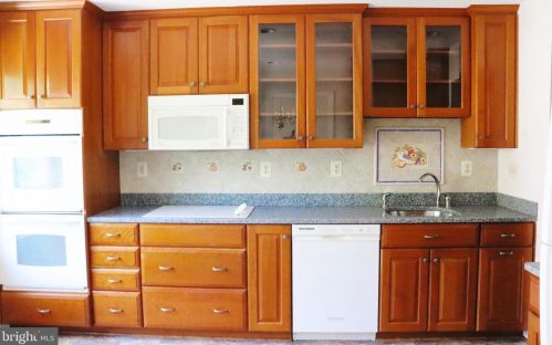 217 James Thurber Ct, Falls Church VA  22046-3416 exterior