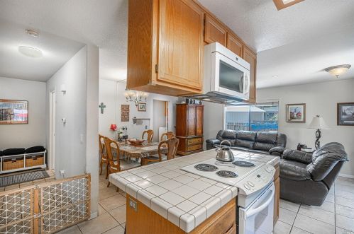 108 Duchess Ct, Windsor CA  95492-8043 exterior