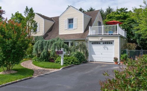 359 Pin Oak Ln, Westbury, NY 11590-1941