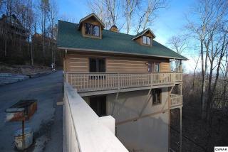 1437 Arbon Dr, Gatlinburg, TN 37738-3822