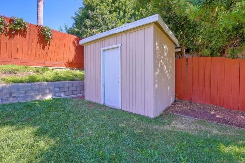 6908 Tanglewood Rd, San Diego CA  92111-4123 exterior