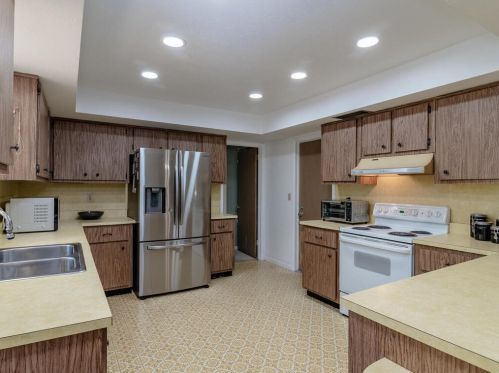 911 Dolphin Ct, Marco Island, FL 34145-4417