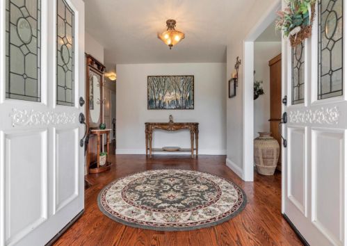 90 Bruces Ct, Hollister, CA 95023-6440