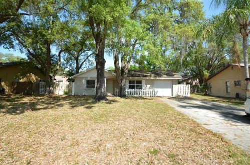 5045 Plantation Dr, Tarpon Springs, FL 34690-2163