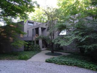 8333 Shore Dr, Westerville, OH 43082-9654