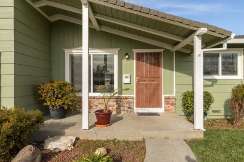 4049 Stephen Dr, North Highlands, CA 95660-4569