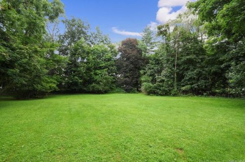 3388 Old Yorktown Rd, Yorktown Hgts NY  10598-1109 exterior