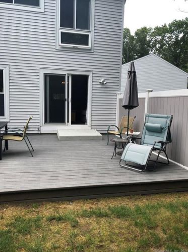 542 Oak Ave, Cheshire CT  06410-3066 exterior
