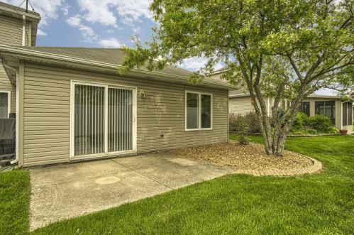 2248 Sandcastle Dr, Dyer, IN 46311-1828
