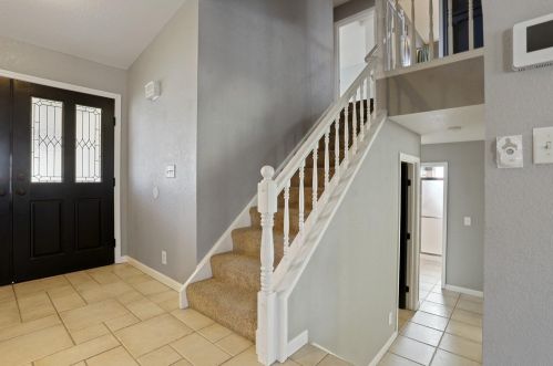 696 Tahoe St, Manteca CA  95337-6853 exterior