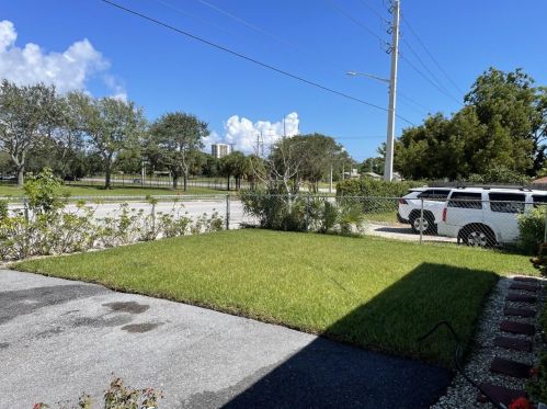 824 45th St, West Palm Beach, FL 33407-2412