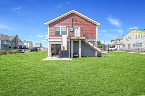 50 16th Rd, Far Rockaway, NY 11693-1206