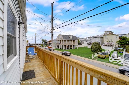 16 Barberie Ave, Monmouth Hills NJ  07732-1520 exterior