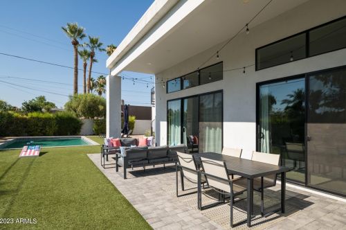 5036 Scottsdale Rd, Scottsdale AZ 85254-5161 exterior