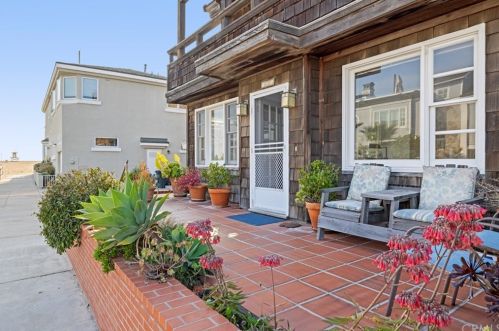 107 6th St, Newport Beach, CA 92661-1150