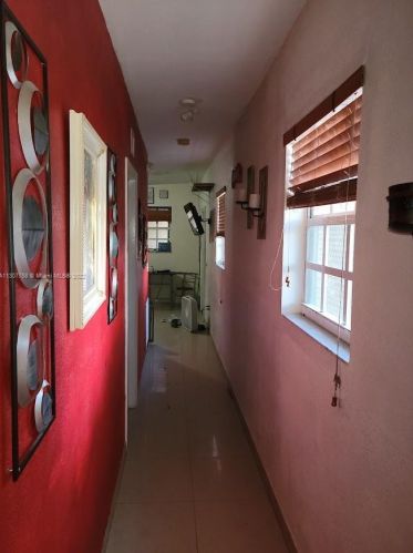 10 44th St, Hialeah FL  33013-1816 exterior