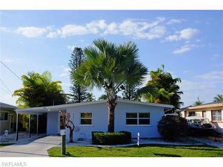 2568 Bayshore Dr, Cape Coral, FL 33993-9737