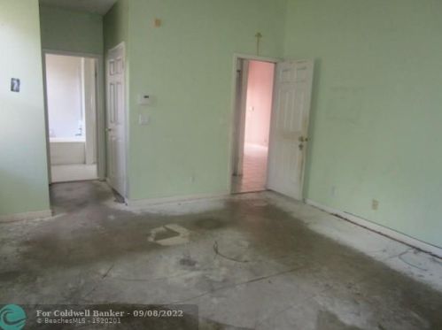 1576 151st Ave, Hollywood FL  33027-2371 exterior