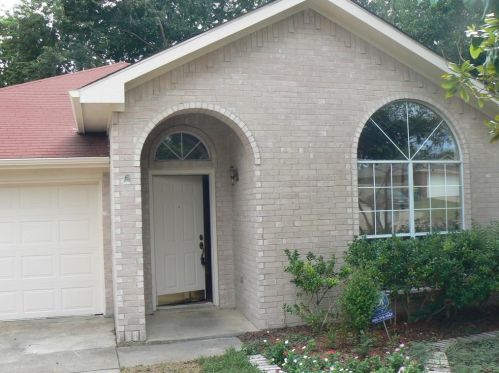 208 Oak Meadow Ln, Cedar Hill TX  75104-3282 exterior