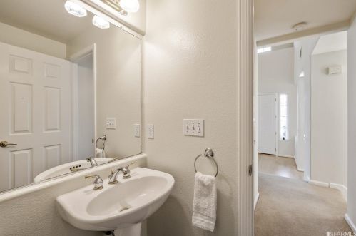 600 Landmark Ln, Redwood City CA  94065-2888 exterior