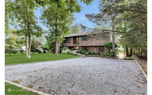 91 Bay Rd, Brookhaven, NY 11719-9748