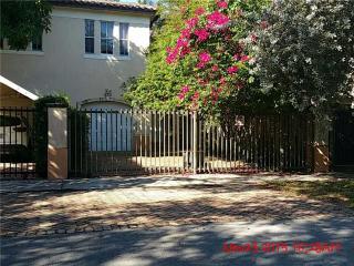 2916 Center St, Miami, FL 33133-3721