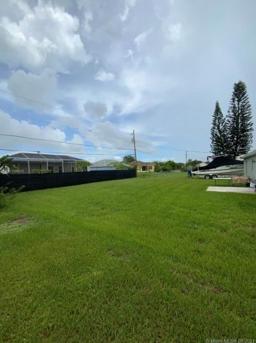 1679 Cameo Blvd, Fort Pierce FL  34953-1265 exterior