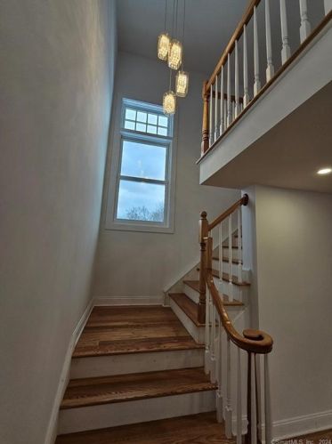 8 Concord St, Danbury CT  06810-6411 exterior