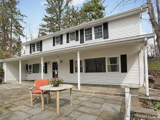 180 Millwood Rd, Chappaqua, NY 10514-1408