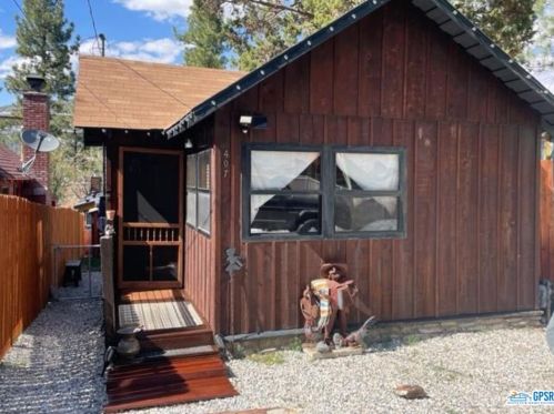 407 Garrick Way, Big Bear City CA  92314-8967 exterior