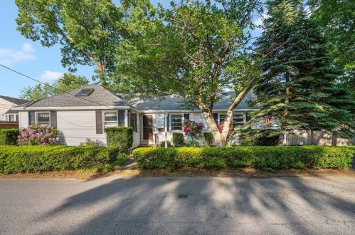 68 Bakers Creek Rd, Warwick, RI 02886-8925