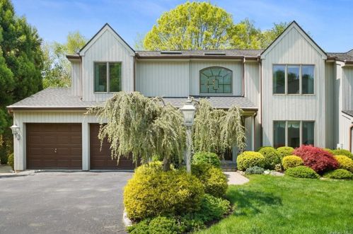 30 Fawn Ln, Somers Town, NY 10589-2437