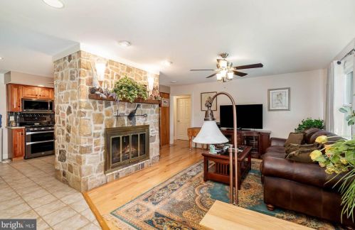 13 Beechcliff Dr, Carlisle, PA 17015-9098