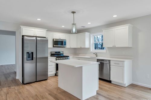 594 Canal Rd, Mount Sinai NY  11766-3307 exterior