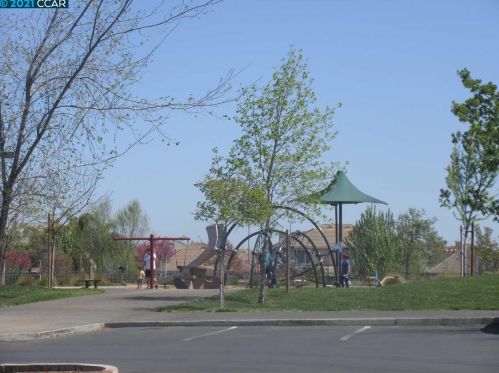 1337 Yosemite Cir, Oakley CA  94561-5205 exterior