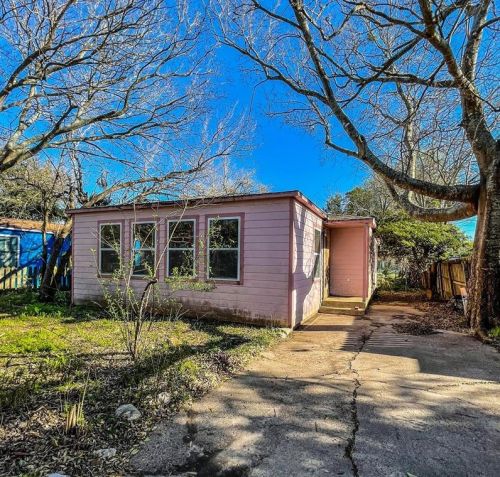 303 Magnusson Ave, Palacios, TX 77465-3923